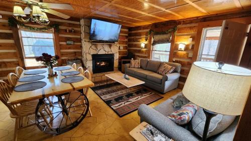 Sevierville Villa | Rustic Cabin