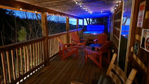 Sevierville Villa | Rustic Cabin