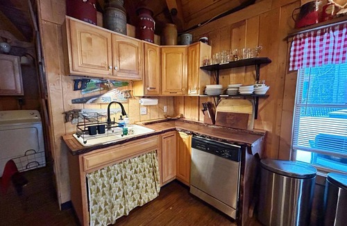 South Butler Cabin | Rustic cabin w/29 acres. Hot tub, wood stove, nature trails, pet friendly &more