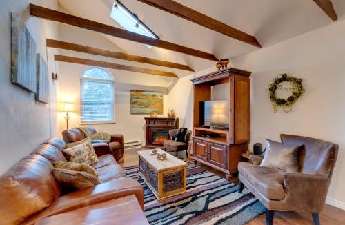 Green Mountain Falls House | Rustic Log Cabin w/Studio ~ 5 Mi to Pikes Peak!