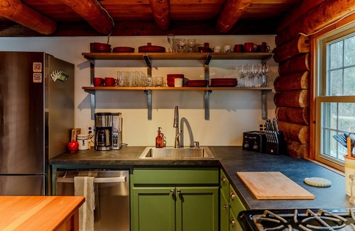 Eastern Vermont Cabin | Rustic Log Cabin w/Modern Updates - Close to Stowe - Steps from LV Rail Trail
