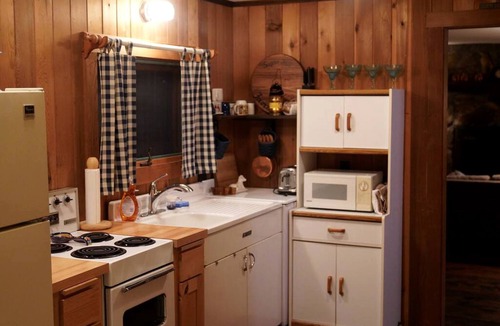 Woodsville Cabin | Rustic Pet-Friendly Bliss: Cabin Retreat in the White Mountains, NH