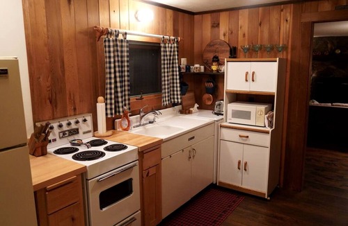 Woodsville Cabin | Rustic Pet-Friendly Bliss: Cabin Retreat in the White Mountains, NH