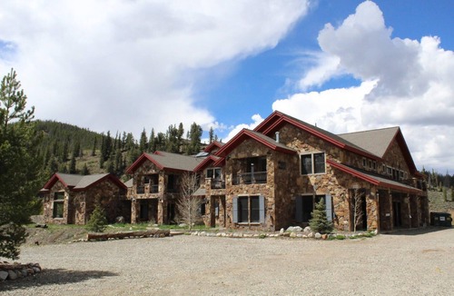Breckenridge Villa | Secluded Luxury Villa 26 guests - 11 bd/10.5 ba, conference rm, racquetball ct