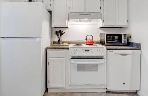 Folly Beach Villa | Second-floor villa w/river views & community pool, tennis courts, and dock