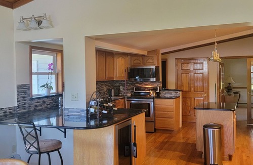 Baldwinsville House | Seneca Riverfront Spa! Hot tub, Pool + Sauna! Pontoon Boat and Canoe Available!
