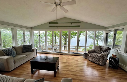 Town of Owasco Cottage | Seven Oaks — Lakefront Cottage on Owasco Lake — Large Beach with Stunning Views