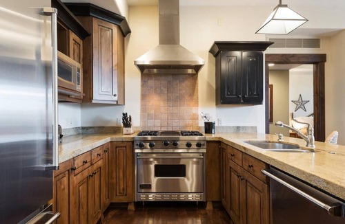North Park City Condo | Silver Star 1104. Private Hot Tub and Golf Views. Near Main Street.