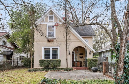Shandon House | Simplicity on Sims | 3BR 1BA | Downtown