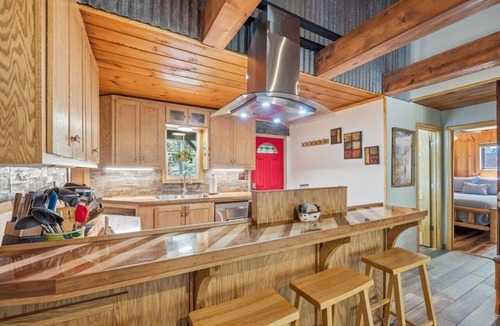 Newland Cottage | Sitting Bear Cottage in Gingercake Acres on the east side of Linville Gorge