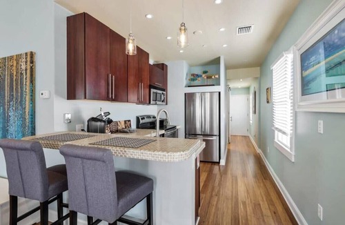 Downtown Apartment | Sky Suite with Balcony Overlooking Duval Street