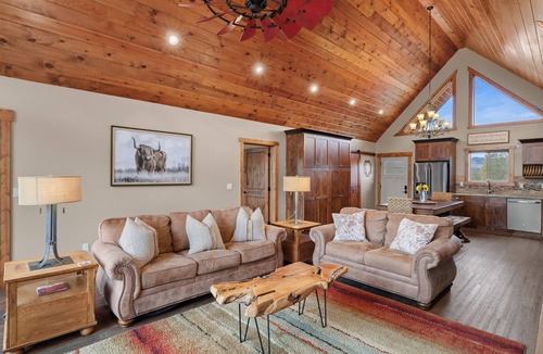 Orderville House | Skyfall Cabin | Private Hot tub | Zion NP