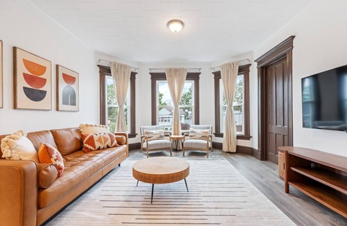Westside Apartment | Sleek Space: Open & Airy, Close to Key Spots
