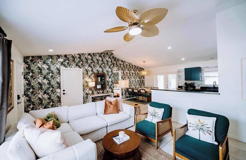 South Bradenton House | Sleeps 10 Outdoor Oasis Heated Pool Grill