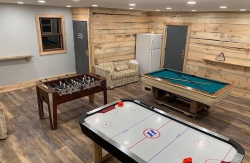 Speculator House | Snowmobile Access & Close to Oak Mt. SPACIOUS 5 Bedroom for large family/groups.
