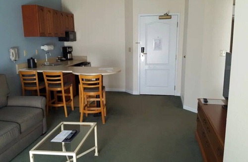 Mishawaka Villa | South Bend | Campus Crew Stay | Pool + Hot Tub | 2BR Condo
