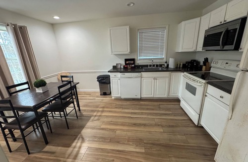 Bedford Apartment | Spacious 2BR Apartment near Toledo, Sylvania & MI