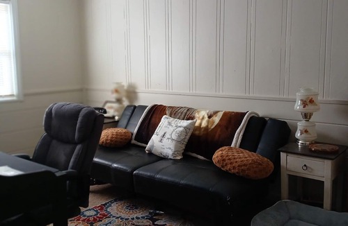 Franklin Apartment | Spacious 3-bedroom apartment in Franklin close to Crystal Springs
