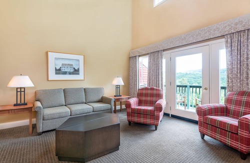 West Dover Condo | Spacious 3-Bedroom Penthouse w/Sauna & Fireplace