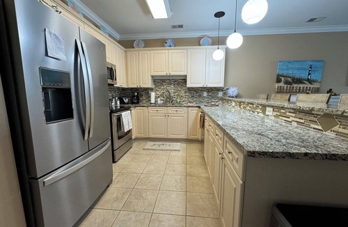 Central Myrtle Beach Apartment | Spacious 3BR Myrtlewood Golf Condo - Near The Beach & Broadway at the Beach