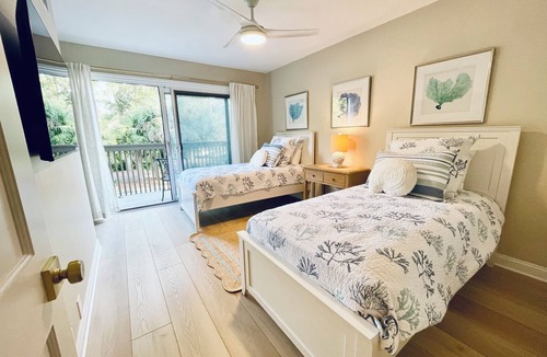 Palmetto Dunes Villa | Spacious 4-Bedroom Villa Palmetto Dunes 10 min walk to beach! Golf course views!