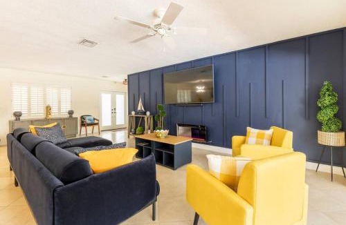 Plantation Villa | Spacious 4 Bedroom 3 Bathroom House with Heated Pool and Outdoor Shower close to FFL Airport and Cruise Port
