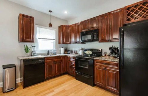 Athens House | Spacious 4BR Home I 5 Min to Downtown Athens I Sleeps 8+