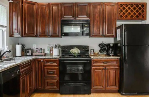 Athens House | Spacious 4BR Home I 5 Min to Downtown Athens I Sleeps 8+