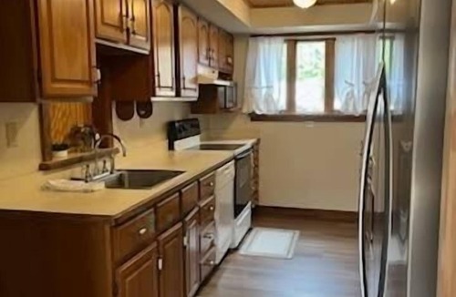Diamond Point House | Spacious 5-bedroom newly renovated house on Lake George, NY! Lots of amenities!