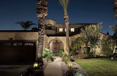 Cal Heights House | Spacious 5-bedroom house with WiFi, AC in brilliant Long Beach
