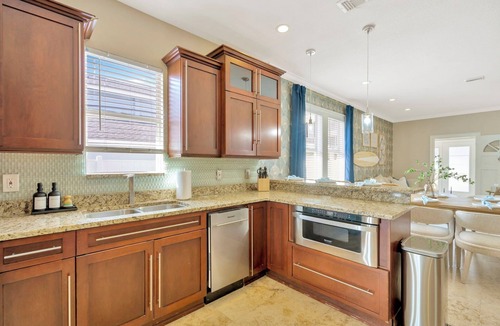 Tampa House | Spacious 5-Bedroom Villa w/Heated Pool & BBQ - SoHo & Downtown Tampa