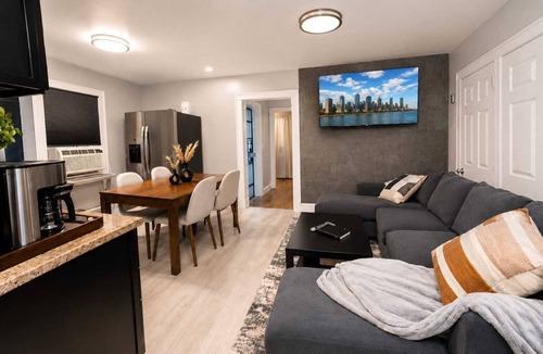Queens Apartment | Spacious 6BR Astoria Stay Family Friendly LGA/JFK 15 Min to NYC