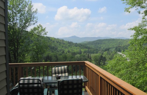 Monroe Bridge House | Spacious/Elegant 3 level house on Spruce Lake- swim or fish, short drive to Mt.
