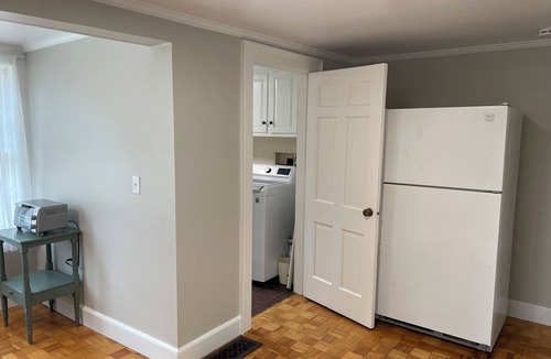 Wilton Apartment | Spacious & Historic 2-Bed – 5 Min Drive to High Mowing, 25 Min to Dublin School