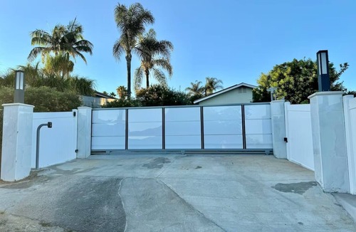Kit Carson House | Spacious home with Spa, Private Driveway/Entrance, Mountain View, near SD Safari