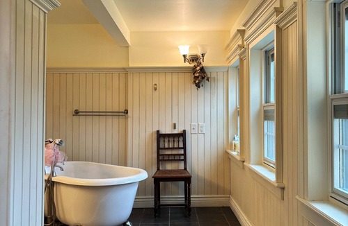 Town of Fulton Other | Spacious riverfront farmhouse near ski resorts