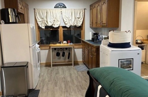 Northwood Apartment | Spacious Studio With Gorgeous Lake Views