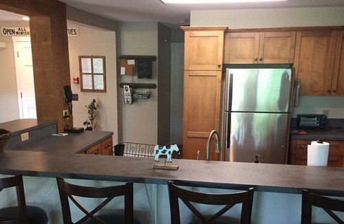 West Dover House | Spacious, Stylish Timber Creek Townhouse near Mount Snow; free shuttle