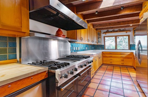 Santa Fe House | Spacious traditional Santa Fe adobe home