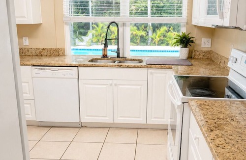 North Miami Villa | Spacious Tropical Miami 3BR Villa w/Private Pool: Near Beach, Nightlife & Shops