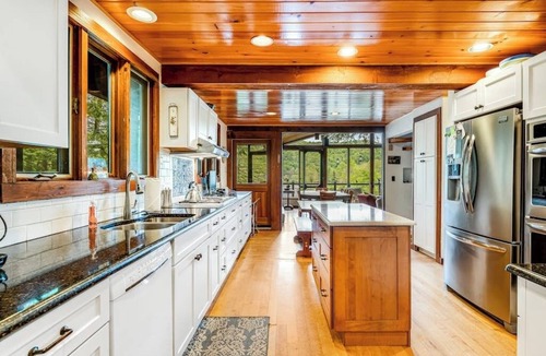 Hubbardton House | Spectacular dog-friendly lakefront house with washer/dryer & fast WiFi