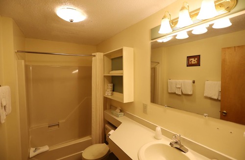 Waterville Valley Condo | Spend a week Inns of Waterville Valley close to Town Square with many activites! (IOWV101HEI)