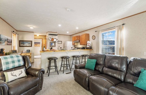 Cripple Creek Cabin | Spring Special Price Private, Romantic, Dog friendly, NEW HotTub, Hiking