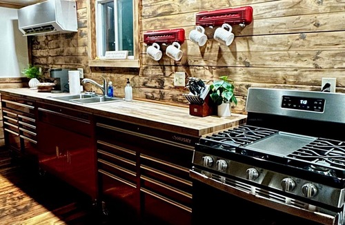 Jacksonville Apartment | Stay in this historic Automotive-themed huge Apt. Located in charming Whitingham