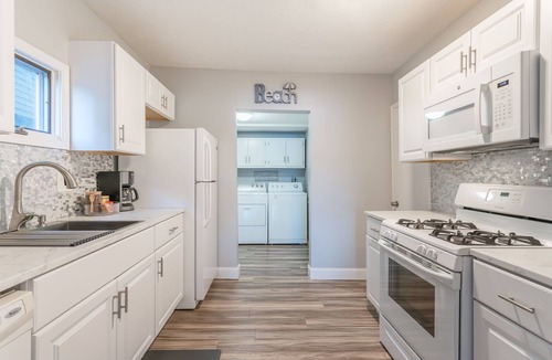 East Irondequoit Apartment | Stay on the Bay w/Hot Tub/lots of amenities !
