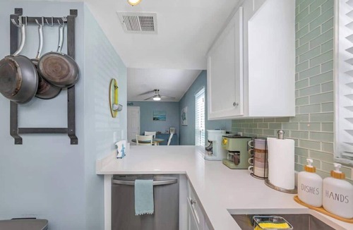 Bay Esplanade Condo | Steps 2 beach! Beachy and Luxurious! Easy Living!