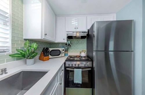 Bay Esplanade Condo | Steps 2 beach! Beachy and Luxurious! Easy Living!