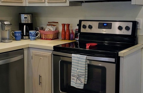 St. Augustine Beach Villa | STEPS TO THE BEACH, SABTC 2BR/2BA VILLA, CLEAN, QUIET, POOLS, 5-STAR REVIEWS!