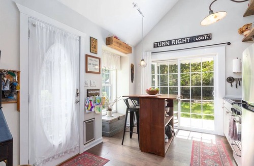 Alburg Cottage | Storybook Cottage in the Champlain Islands: Comfort and Serenity w/Wi-fi & A/C