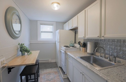 Old North End Apartment | Stylish 1-Bed with Office Minutes To Church St